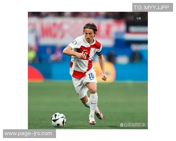 克罗地亚与英格兰比赛中球衣颜色对比分析及其象征意义 克罗地亚与英格兰比赛中球衣颜色对比分析及其象征意义